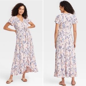 Ingrid & Isabel maternity dress black floral color